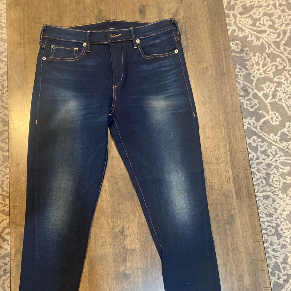 NWOT True Religion jeans size 32. Brand new with zipper at ankles.